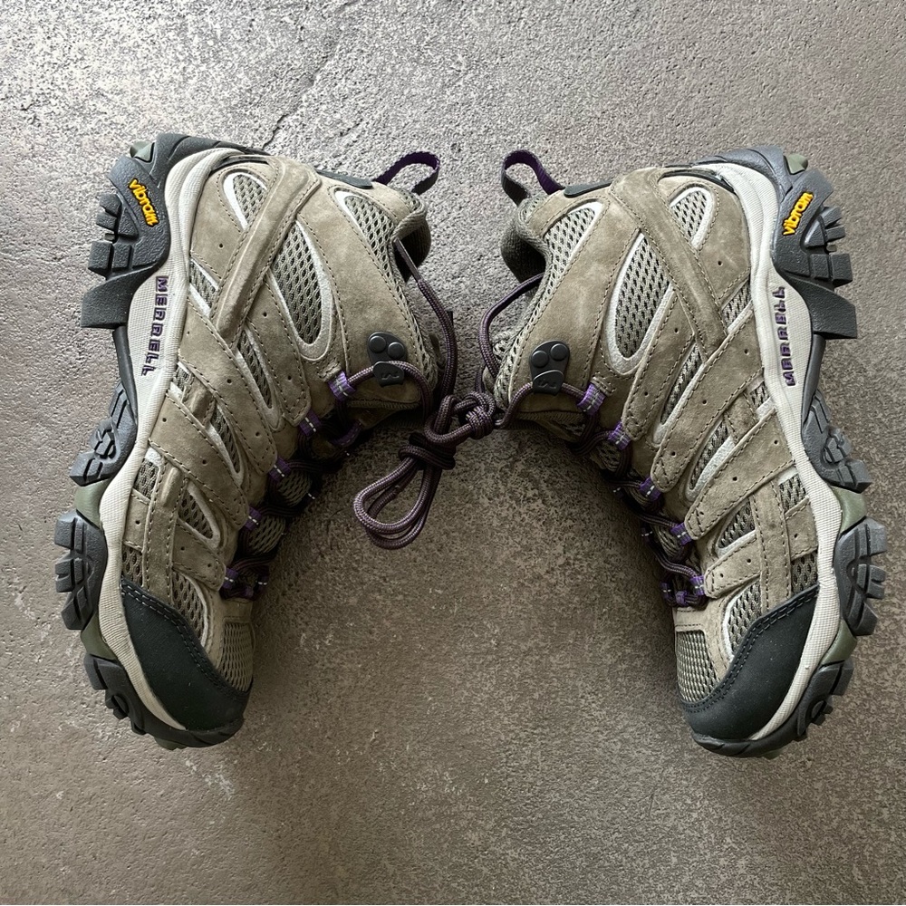 Merrell Women's Moab 2 Vent Mid Hiking Boots in Olive and Purple Laces